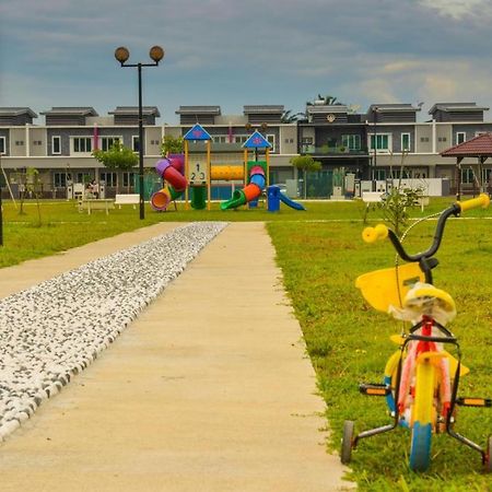 Setia Home Sitiawan Ktv 12+4 Pax Zewnętrze zdjęcie