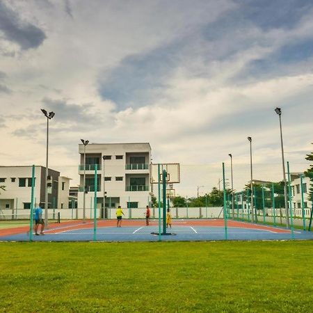Setia Home Sitiawan Ktv 12+4 Pax Zewnętrze zdjęcie
